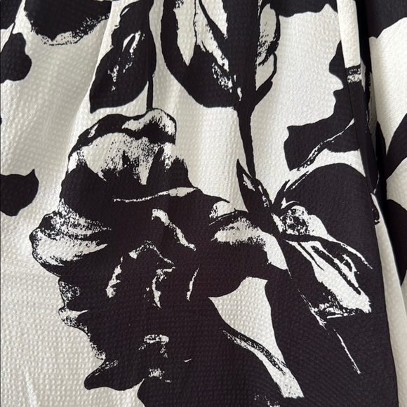 NWT WHBM Floral Black and White Top - Picture 4 of 7